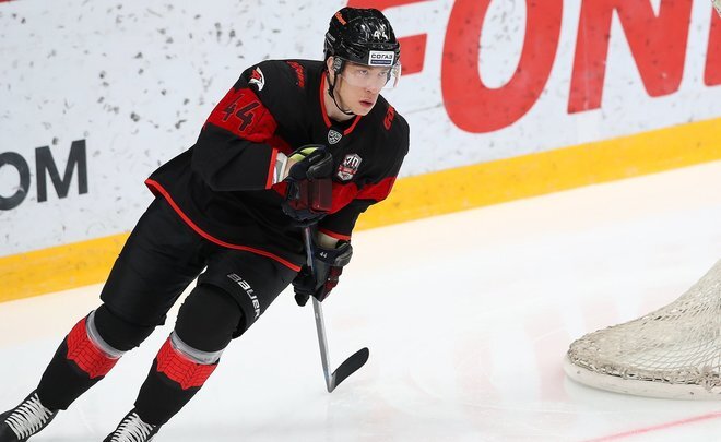 На льду  защитник Дамир Шарипзянов.  фото: картинки яндекса. 