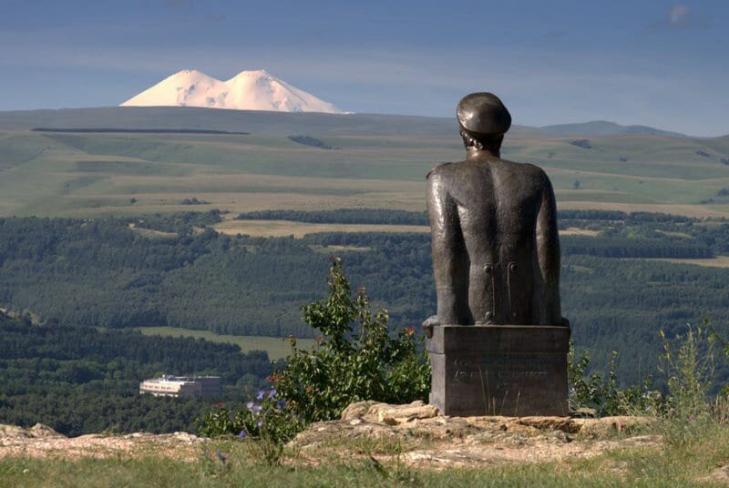 Памятник лермонтову в кисловодске на горе