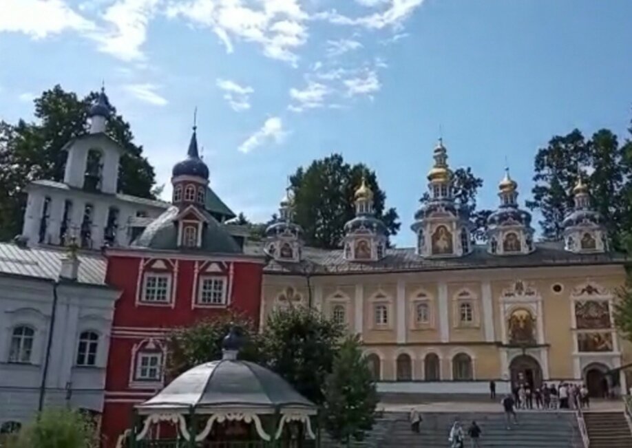 А Дед шлёт мне фотографии из Пскова