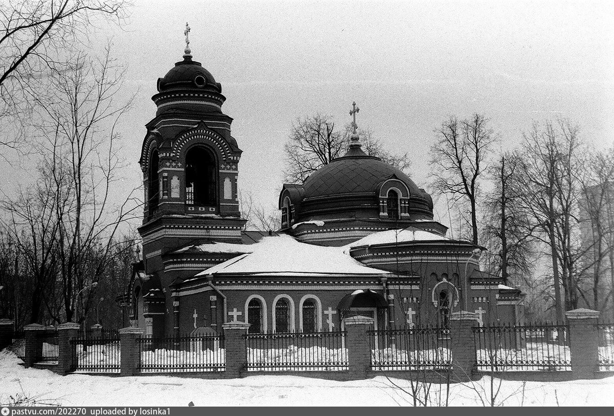 Храм иконы Божией Матери «Знамение» в Аксиньине фото 1984 год. Источник pastvu.ru