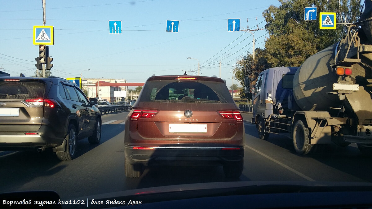 В классе среднеразмерных кроссоверов лидирует по продажам немецкий кроссовер Volkswagen Tiguan. Автор фотографии kua1102