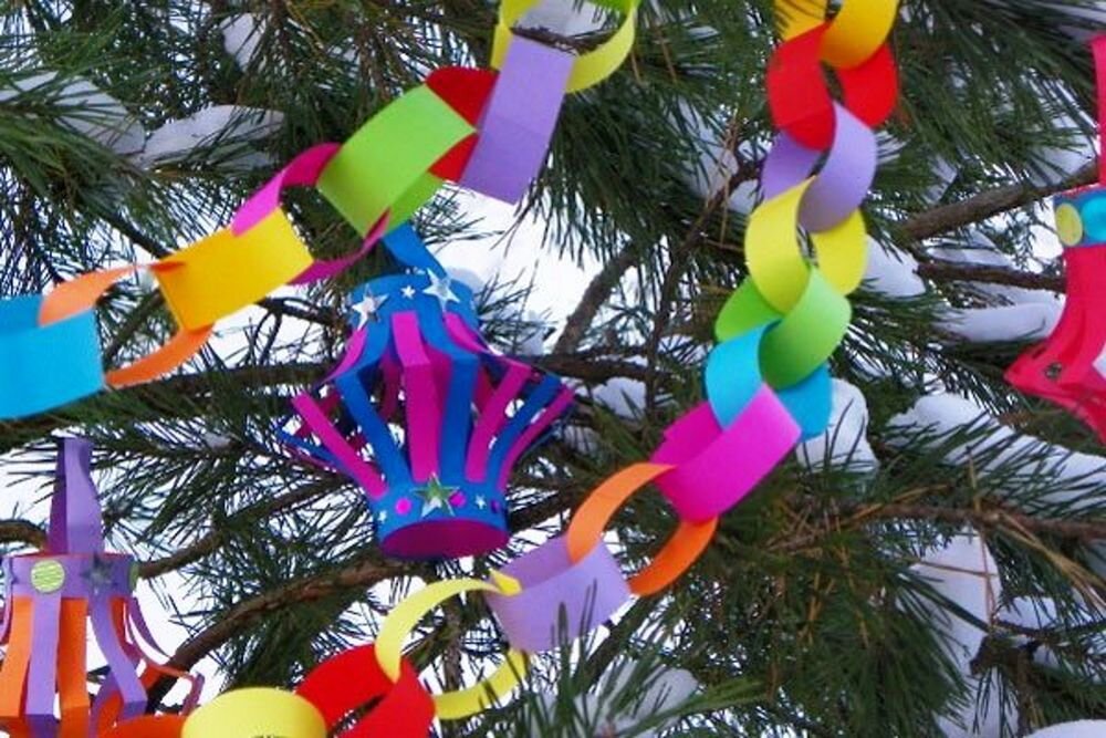 Фото из интернета. Вот такие украшения делали на Новый год.