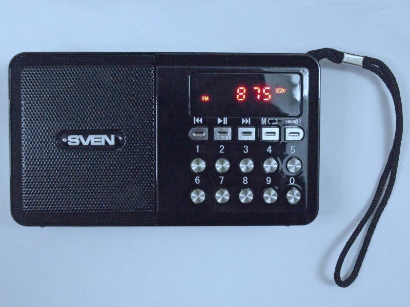 принимает радио