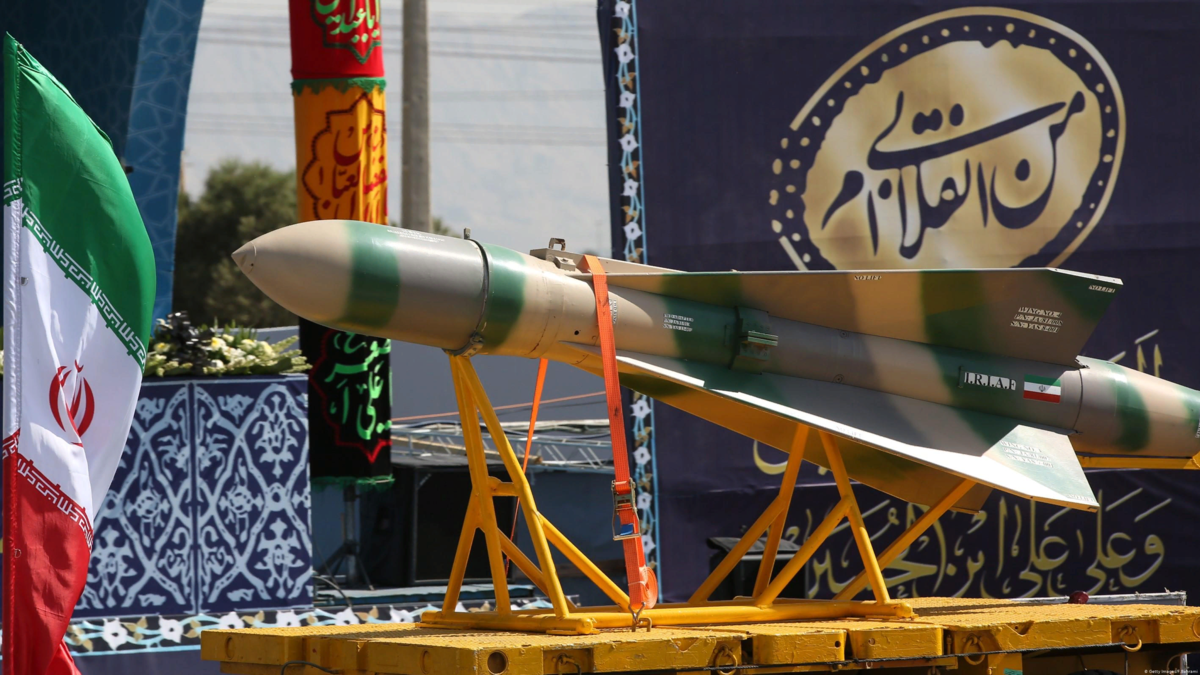 Есть ли атомное оружие у ирана. Иран ядерное оружие. Баллистические ракеты Ирана. Фатех ракета Иран. Межконтинентальная баллистическая ракета Ирана.