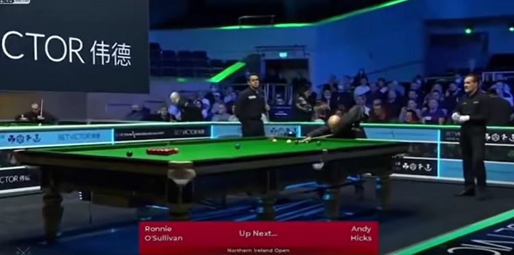 Зрители на Northern Ireland Open располагаются за игроками. Фото: скриншот видео