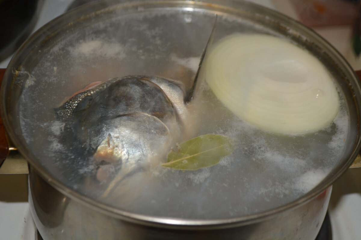 Остались обрезки от горбуши, сварил свой любимый простой рыбный суп