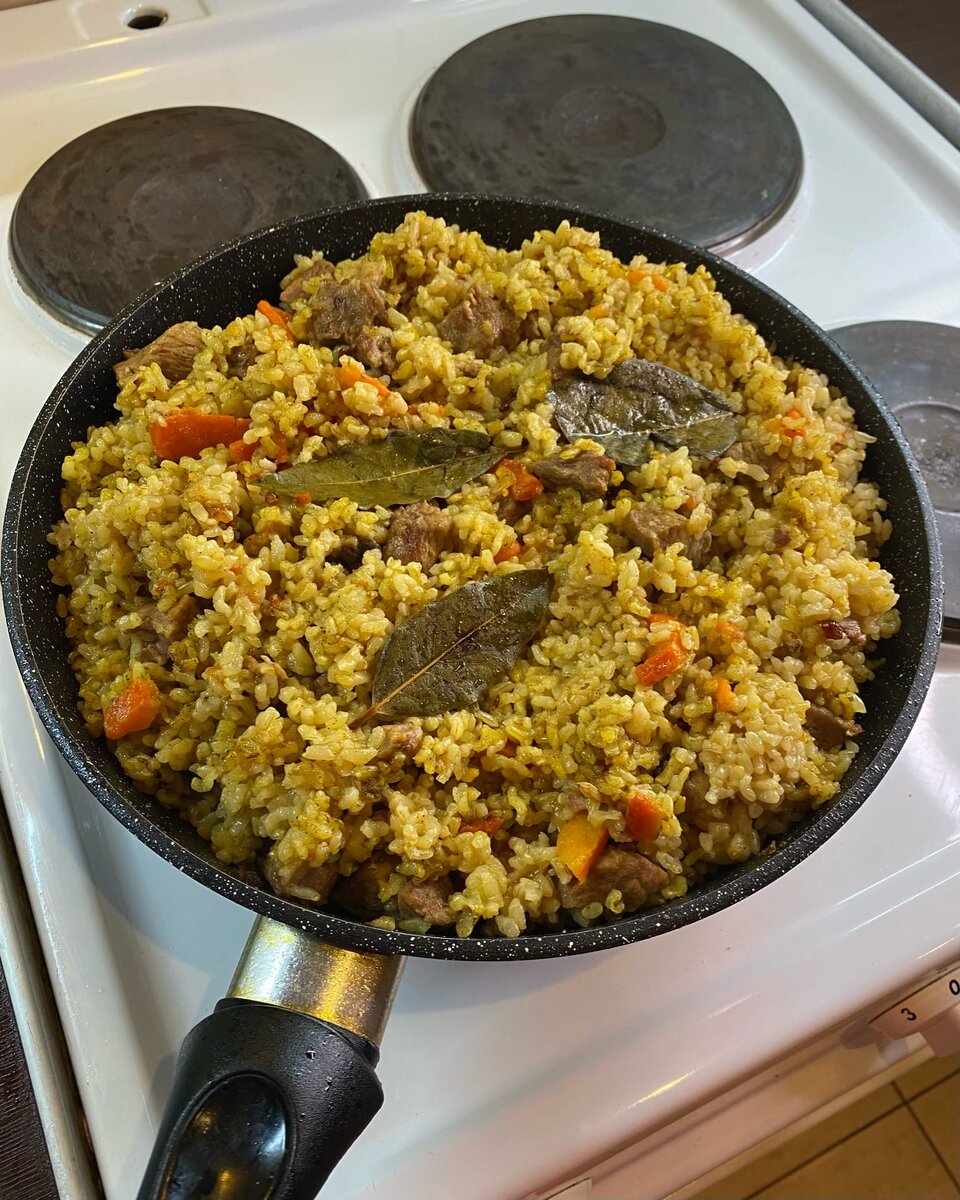 Пир на весь мир🌍|Плов со свининой и бурым рисом🍚🥩 | Готовим Весело | Дзен