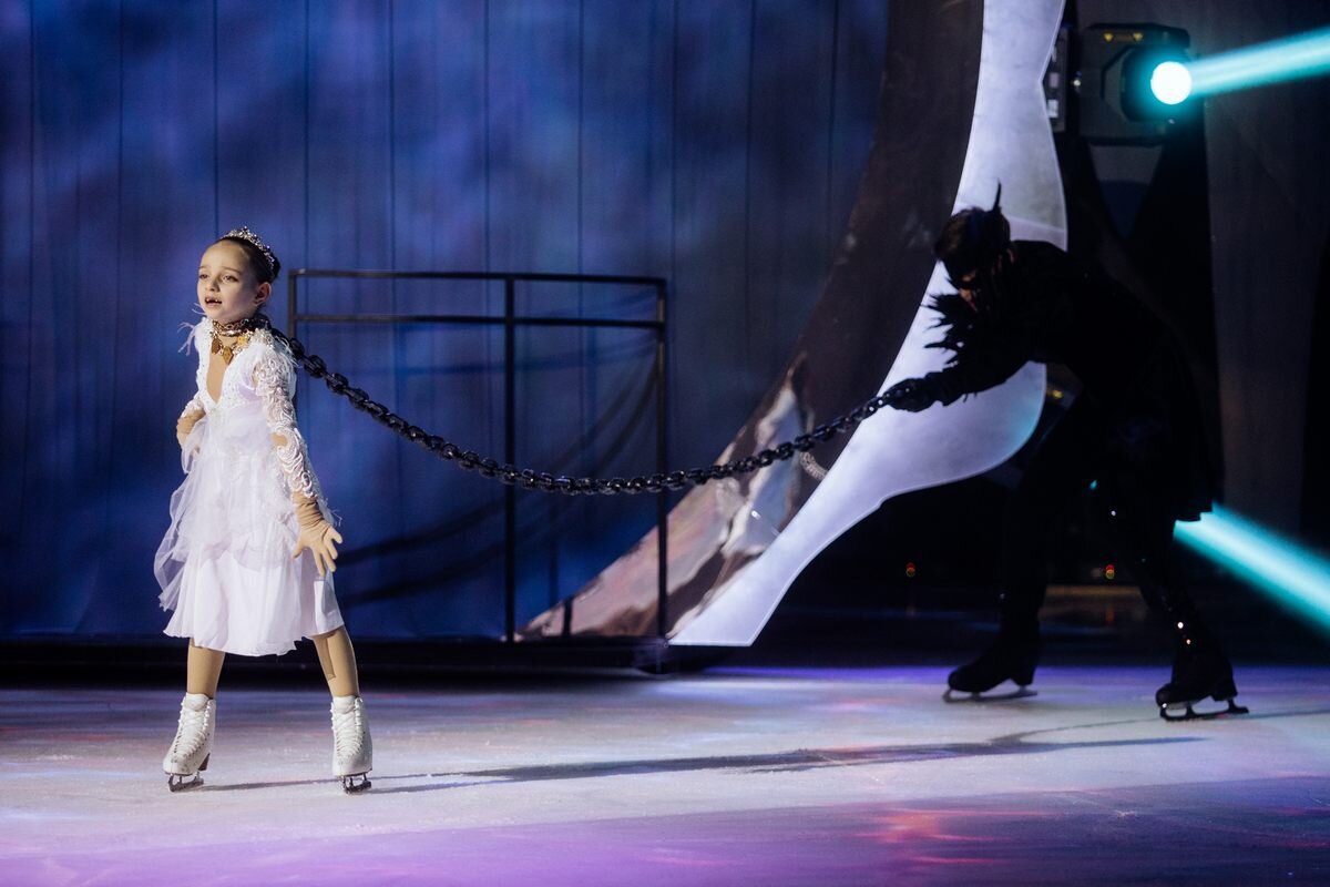 Лебединое озеро навка сочи. Навка татьяна шоу лебединое озеро. Ледовое шоу лебединое озеро навка. Ледовое шоу лебединое озеро навка. Ледовое шоу татьяны навки лебединое озеро.