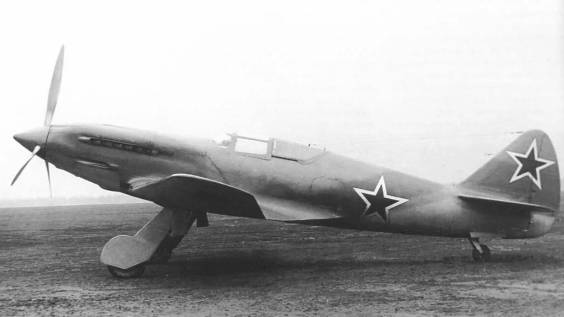 Самолёт И-220.