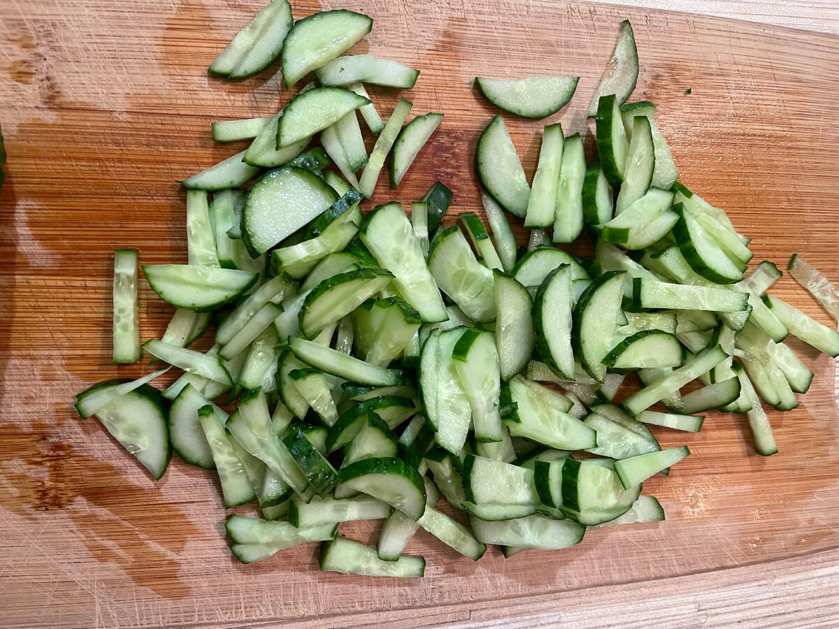 Салат из кукурузы, огурцов и зелени 🥗