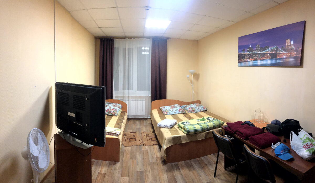 Семейный номер с ванной. Номер большой. 2500 р за ночь на  троих - очень даже не плохо. Еще и кашу на завтрак дали вкусную.
