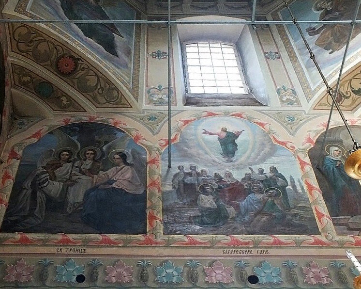 Роспись на стенах храма
