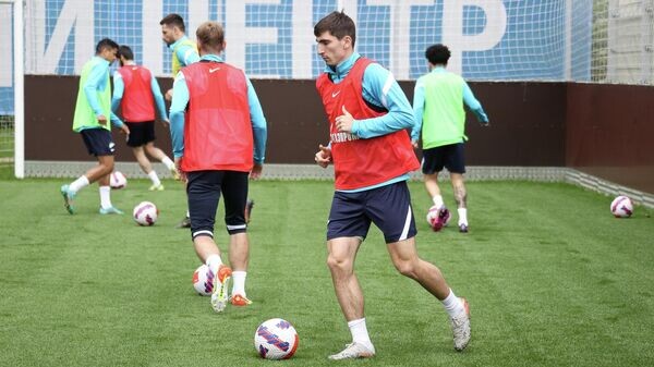    Полузащитник "Зенита" Зелимхан Бакаев© пресс-служба ФК "Зенит" (Вячеслав Евдокимов)