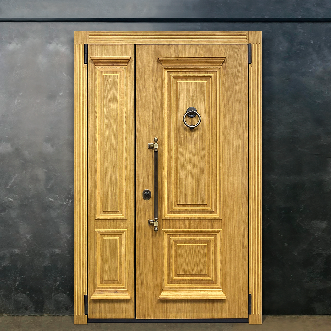 Дверь с панелью Woodline в оттенке Дуб светлый. Стоимость такой двери - от 523 000 рублей.