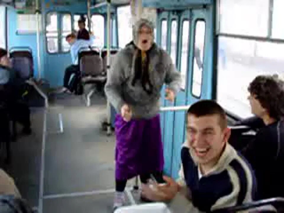 "Залетает она в автобус и кричит..."