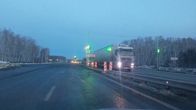     В Тюменской области открыли для движения транспортных средств расширенный до четырех полос участок федеральной трассы Тюмень — Омск в Ялуторовском районе.