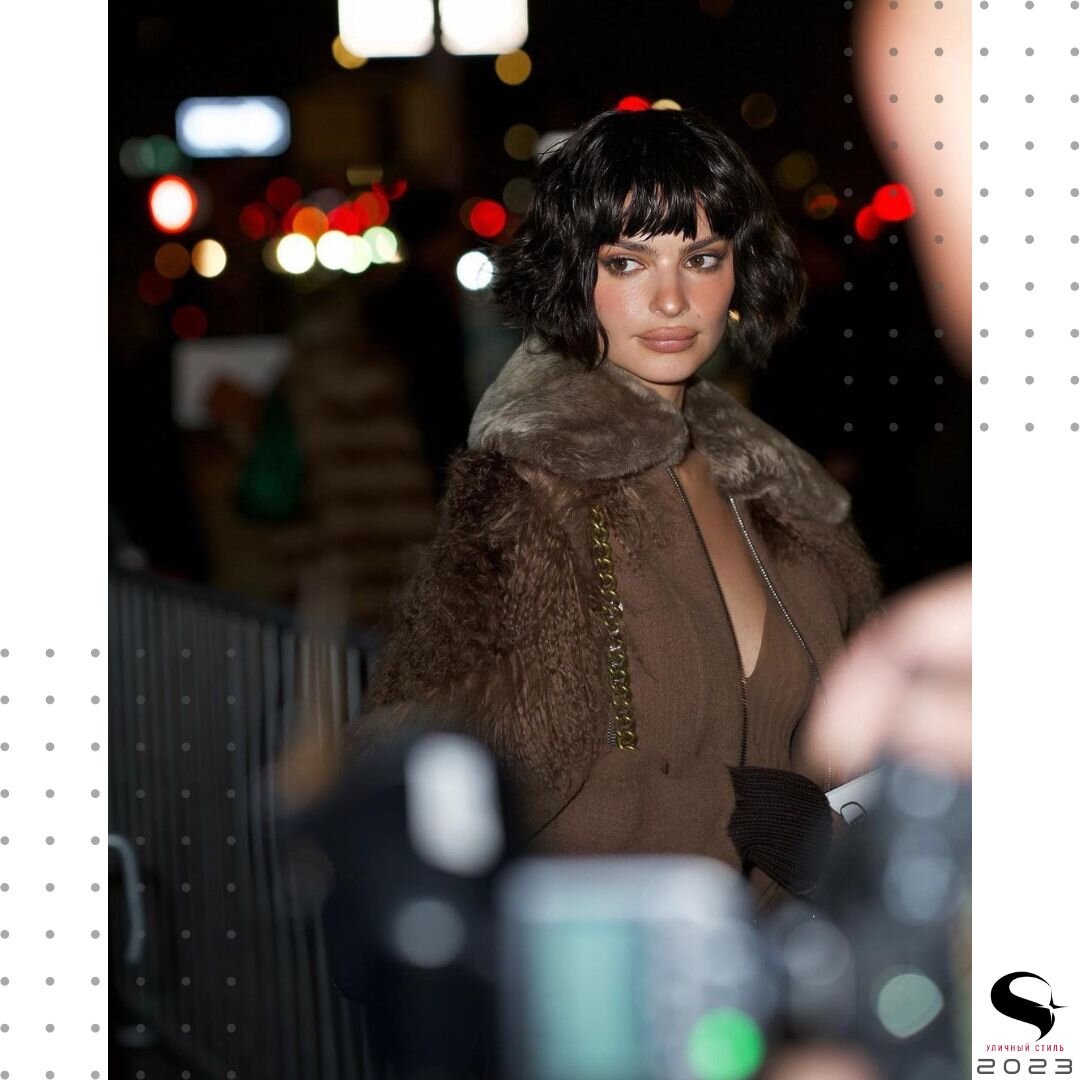 Эмили Ратаковски поделилась новым смелым образом на показе Marc Jacobs
