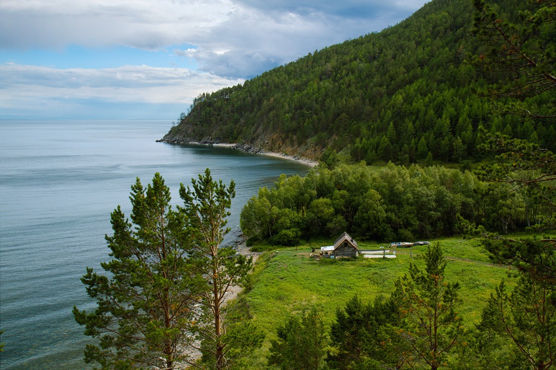 The baikal. Харгино Байкал. Бугульдейка бухта Песчаная. Бугульдейка бухта Песчаная тропа. Листвянка Байкал.