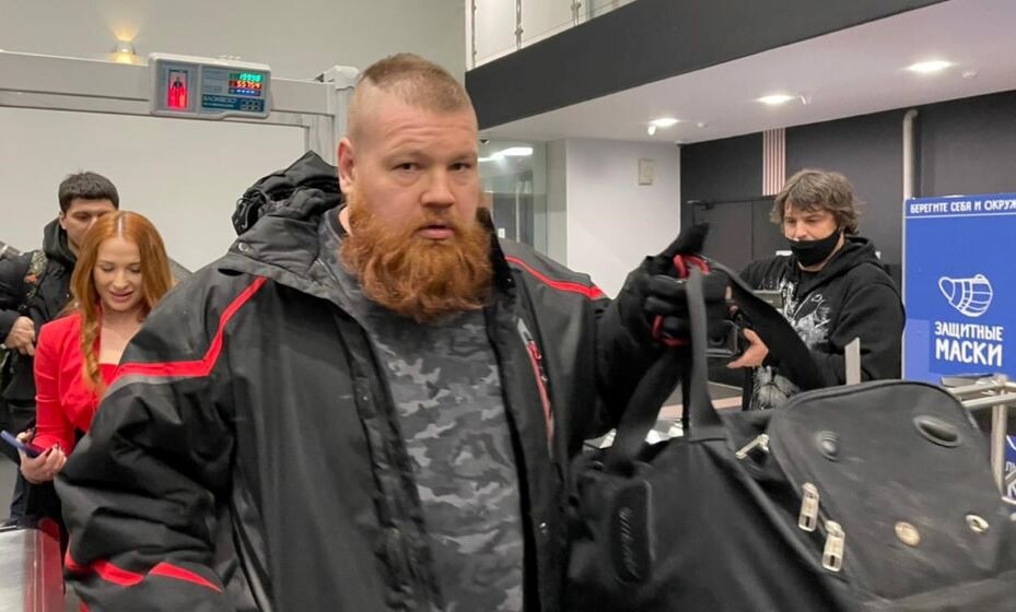    Появление Дацик на «Арене» было обставлено таким образом. Фото: Денис Акинин