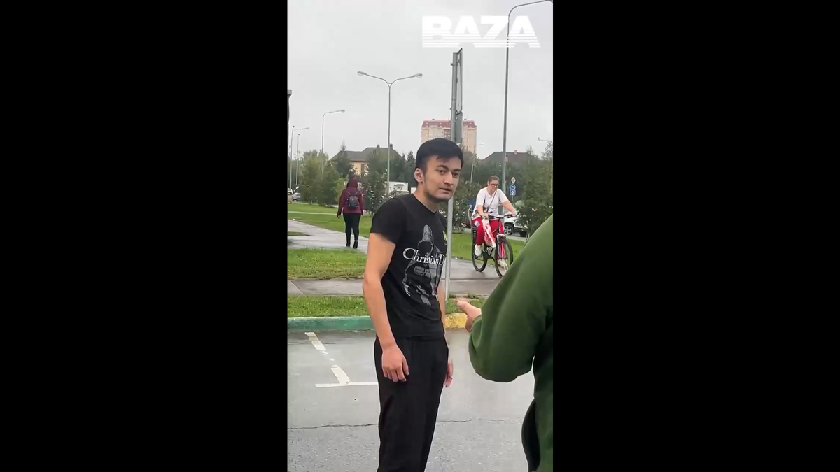 В свои 20ь с небольшим этот "иностранный специалист" удивлён тому, что девушка может быть спортсменкой... 