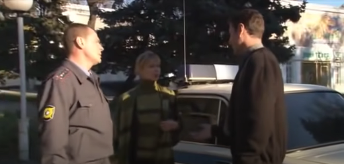 На улице Мира, возле "Зеленого театра"