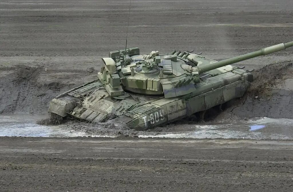 Т-80у мто. Новый танк т 80 бвм. Т 80 бв корпус сзади. Т 80 бмв. Т-80ум1 барс.