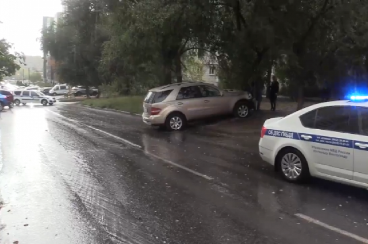   МВД опубликовало видео ДТП с погибшим 14-летним самокатчиком в Волгограде