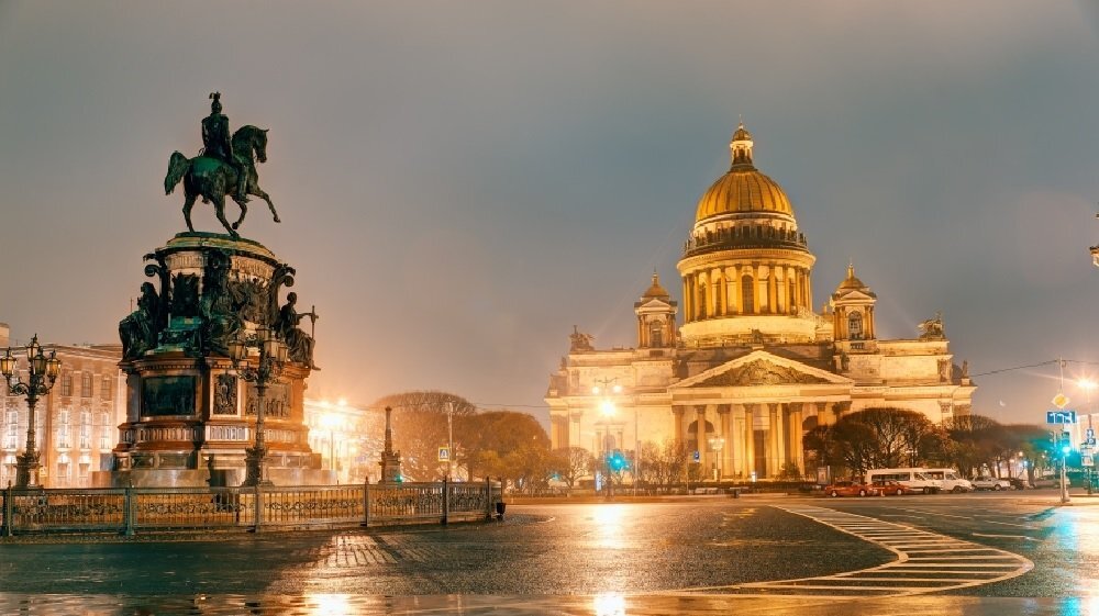 Вид на Исаакиевскую площадь. Фото ДП