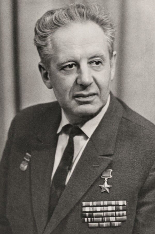 Марк Галлай (1914–1998). В 1960–1661 гг. был инструктором авангардной «шестерки» космонавтов во время их предполетной подготовки на тренажере космического корабля «Восток-3А». Автор документальных книг об авиации. ФОТО: ИЗ АРХИВА ВАЛЕРИИ ГАЛЛАЙ 