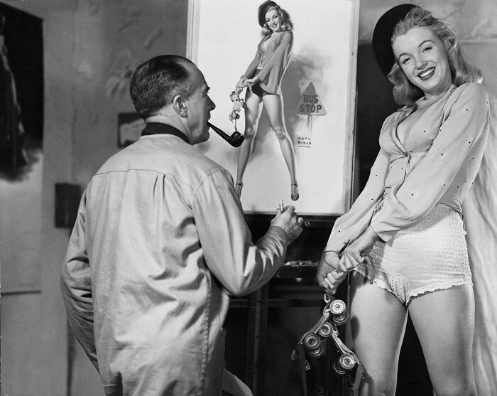 Эрл Моран (Earl Moran) рисует пин-ап-плакат с изображением Мэрилин Монро. | Фото: messynessychic.com. 