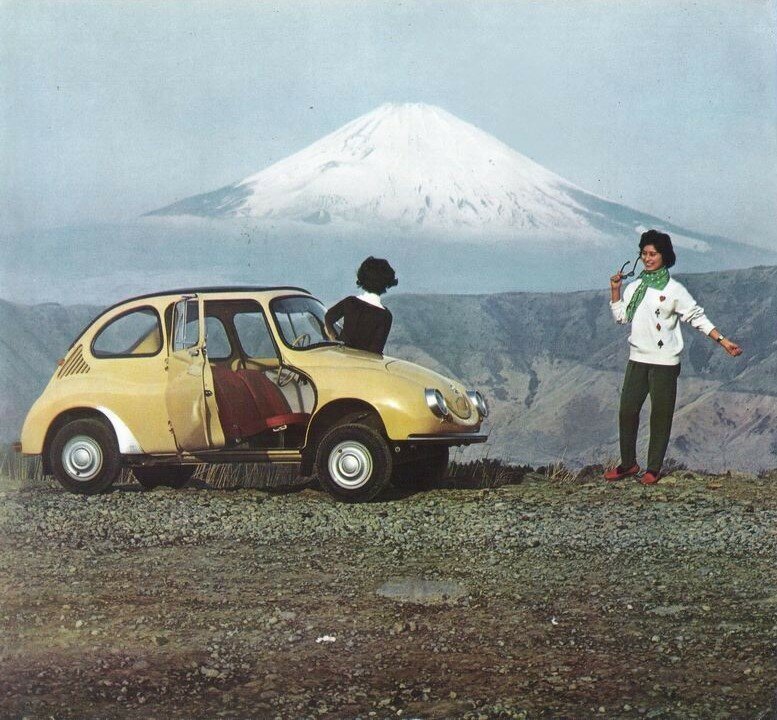 Subaru 360 с радостной хозяйкой