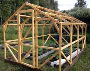  
Для каждого садовода теплица на его участке — это гордость. Ведь это уникальная возможность иметь ранний урожай помидоров, огурцов, перцев, выращенных собственными руками. Сделать теплицу из дерева своими руками — это не миф, а реальность. Сделать это можно собственными силами, не прибегая к помощи специалистов и с минимальными затратами времени и средств. 