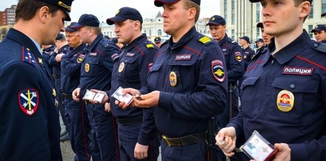 B vdl. Форма российских полицейских. Российский полицейский