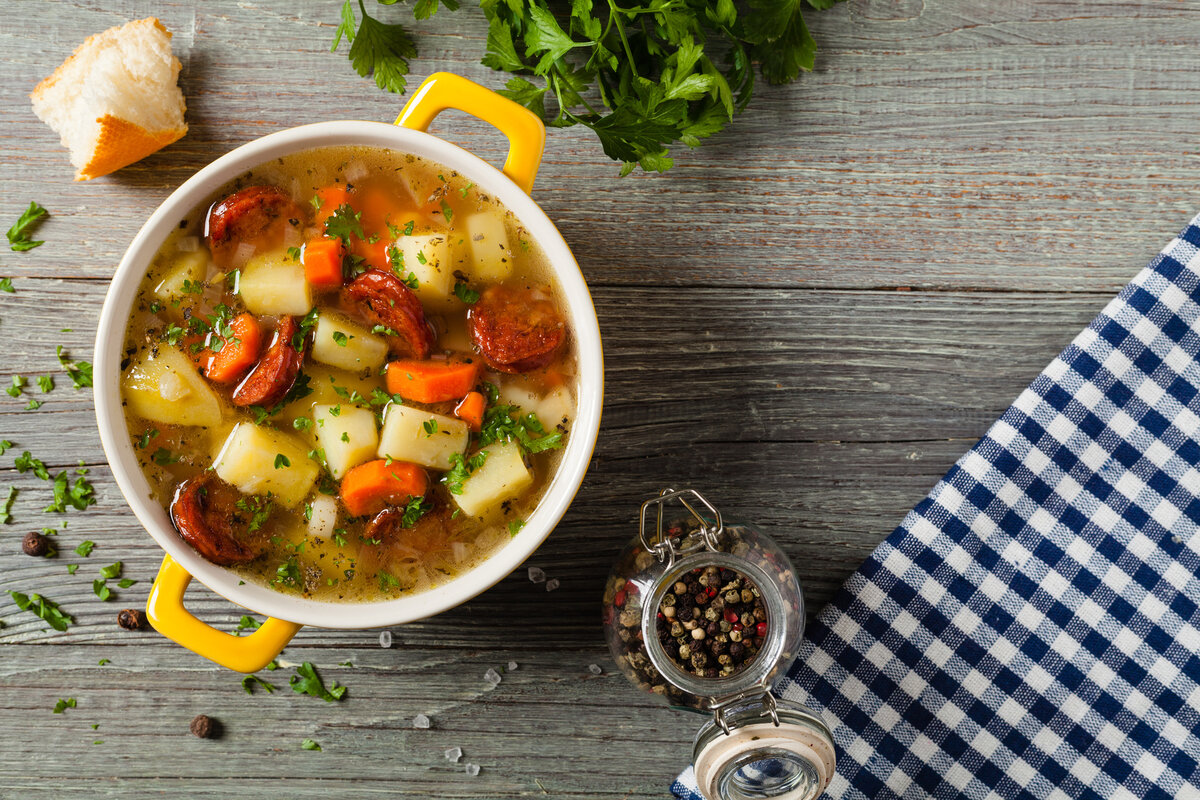 https://es.123rf.com/photo_74353588_traditional-potato-soup-top-view-.html