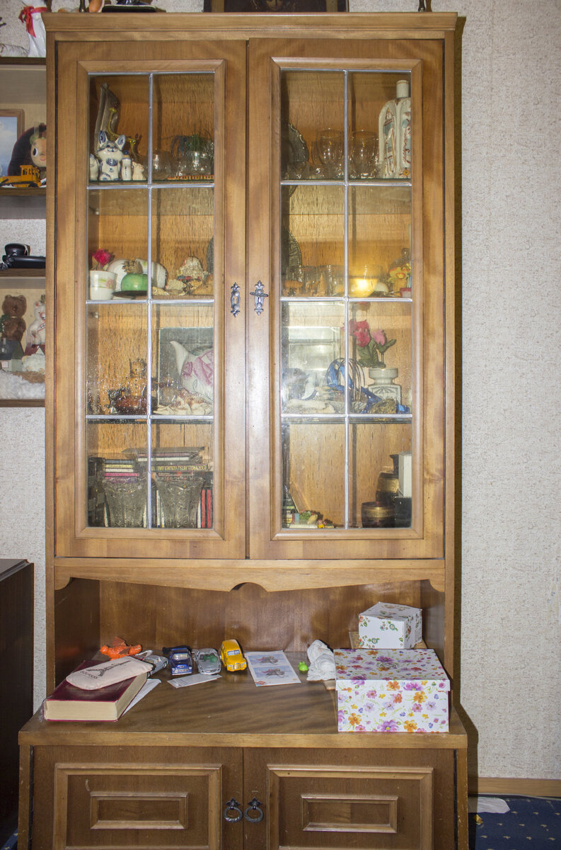 сервант от гарнитура "Heine"