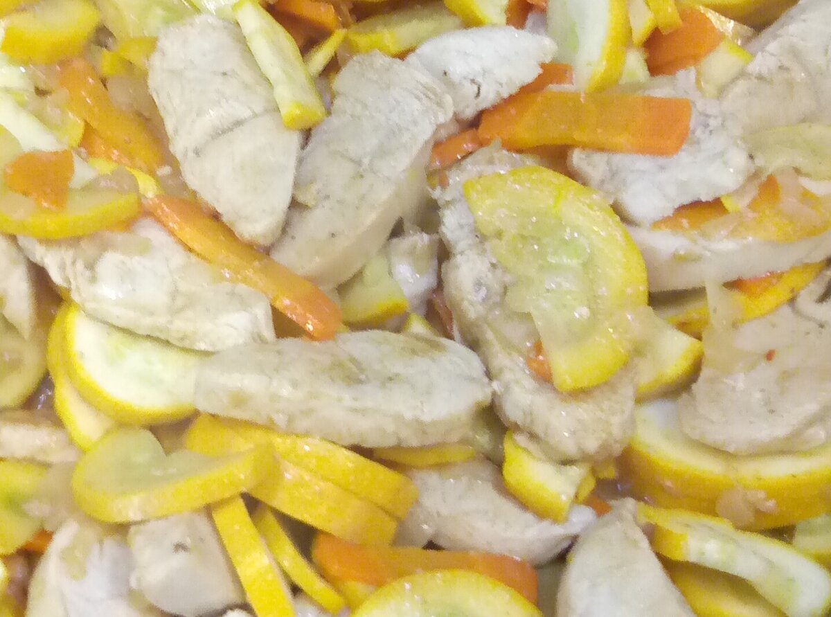 Готовим  грудку индейки с не обычным желтым кабачком. 