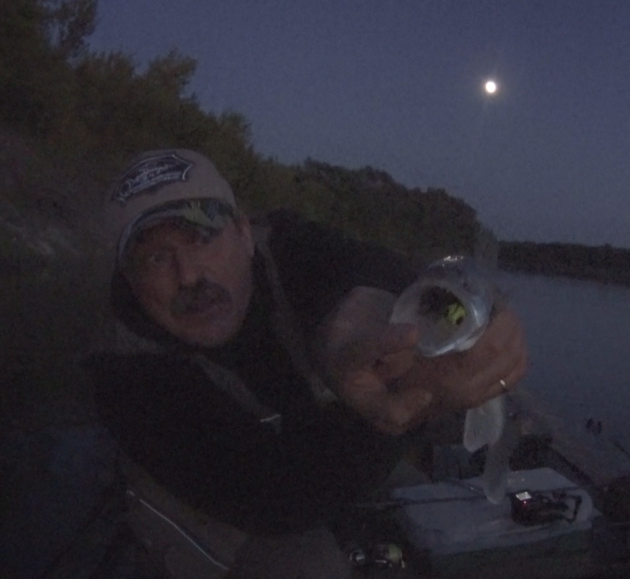 Ночная ловля по лунной дорожке....