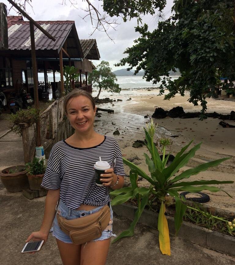 Довольная после долгой дороги