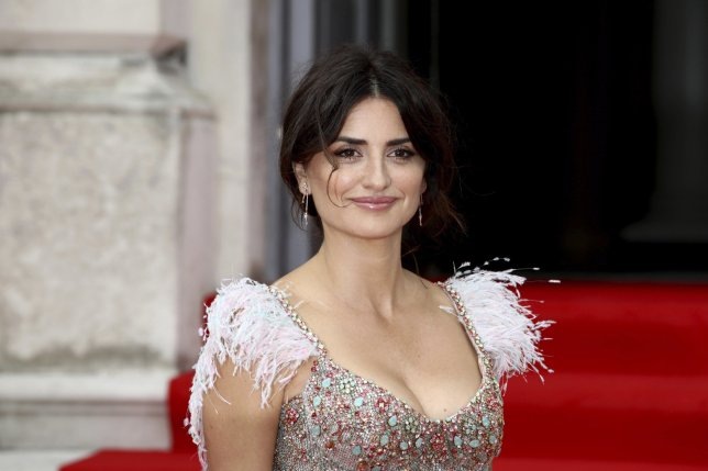 Источник фото: https://metro.co.uk/2019/08/09/penelope-cruz-admits-to-cutting-workload-in-half-now-shes-a-mum-10543382/