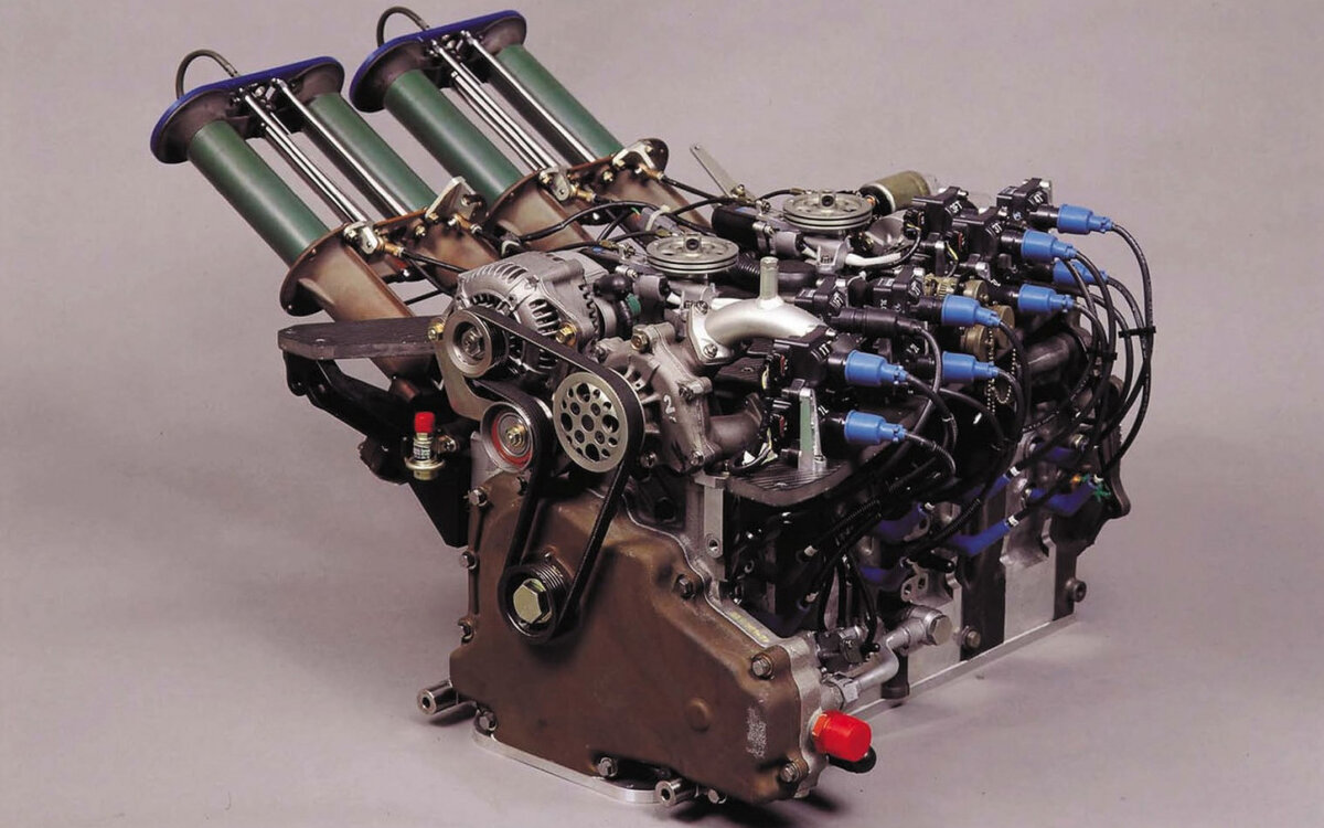 Роторно поршневой двигатель. Mazda 787b мотор. Mazda 787b engine. Mazda r26b. Роторно-поршневой двигатель Мазда