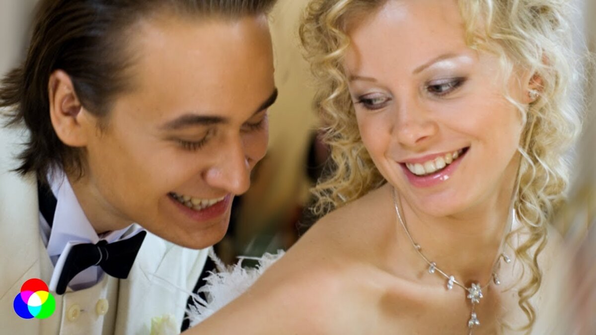 Кирилл Жандаров и Евгения Осипова в фильме "Доярка из Хацапетовки" 2006 год