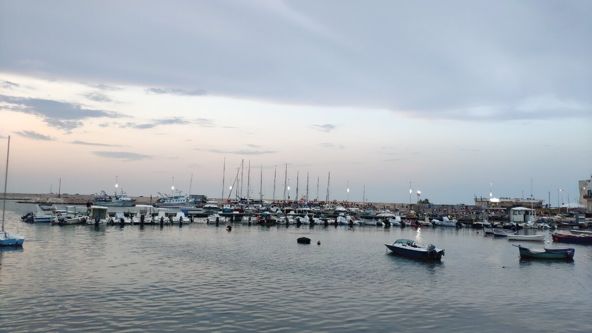 Порт в одном из районов города  Бари