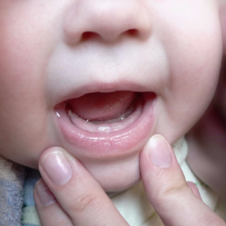 Повышение температуры тела у ребенка из-за прорезывания зубов