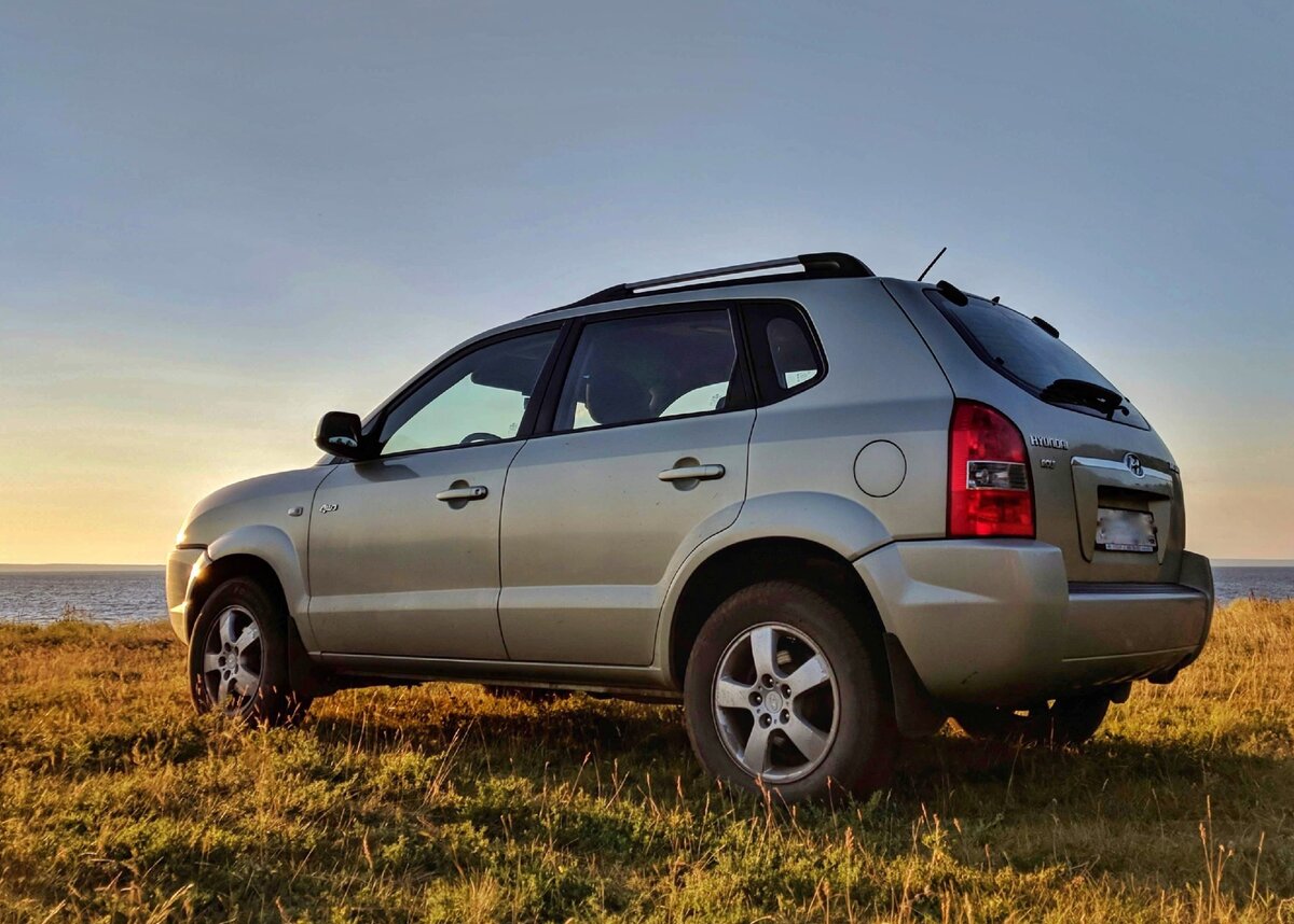 До Патриота у меня был Hyundai Tucson, очень надёжная и практичная машина. Но годы стали брать своё, а я уже несколько лет засматриваюсь на УАЗ Патриот.