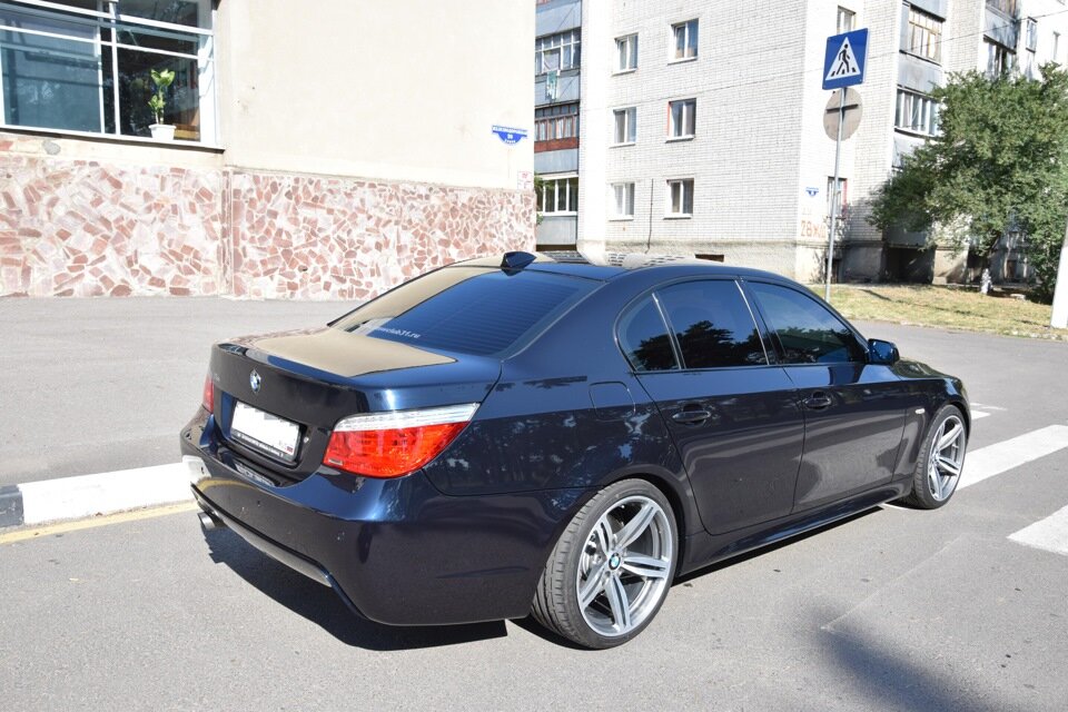 Е90 BMW темно синий