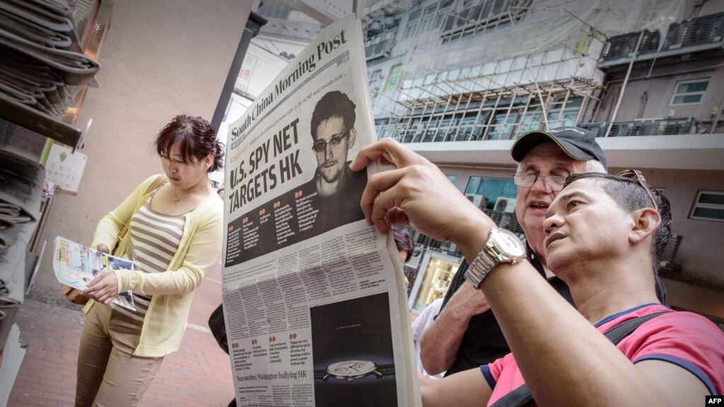 Эдварт Сноуден в то время считался чуть ли не героем в Китае.