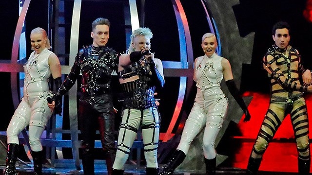 исполняет БДСМ)))