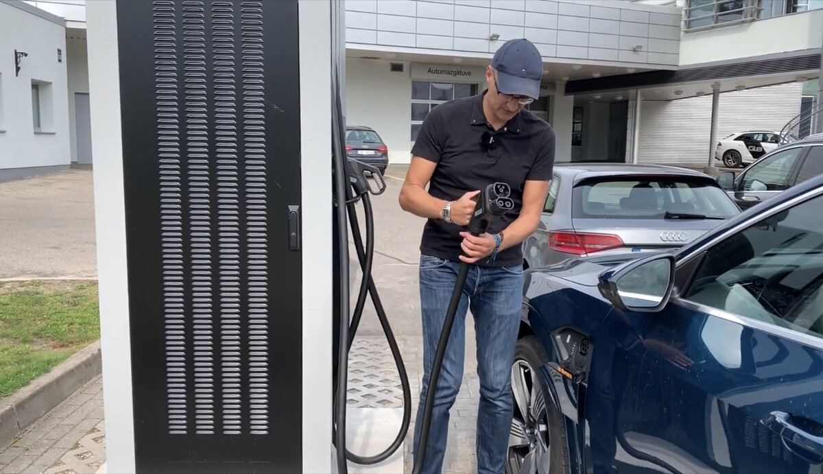 Приехали, поставили на зарядку