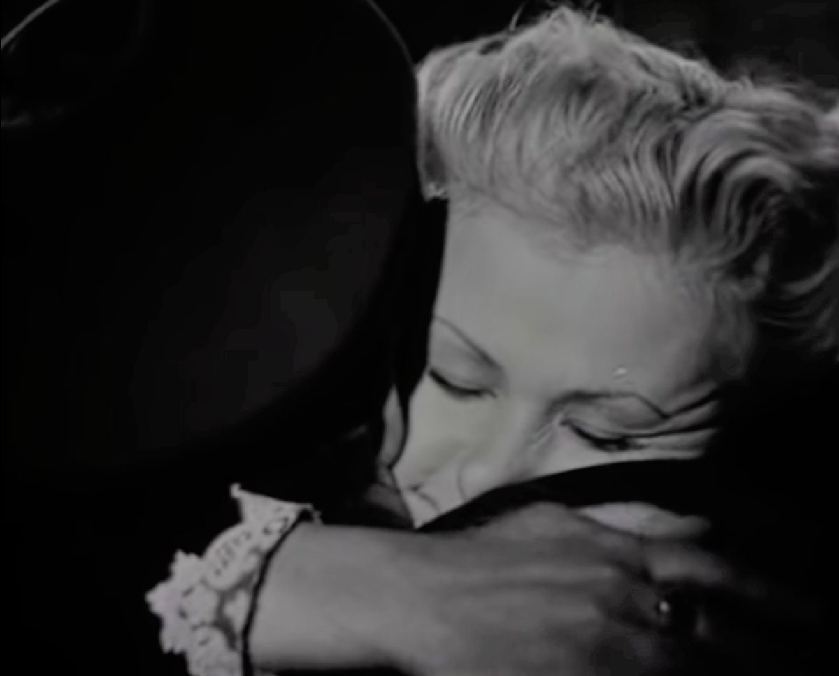 Кадр из фильма "Жди меня", 1943 г. В роли Лизы Ермоловой - Валентина Серова.