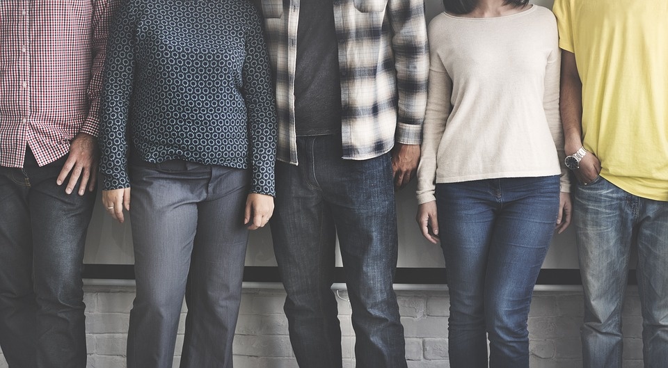 https://pixabay.com/photos/bonding-casual-college-connection-1985863/